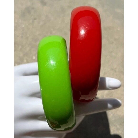 Vintage Red and Green Bangle Bracelet Lucite 1960s Women’s Sz 8” - Picture 1 of 14